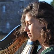 Harpiste diplômée du CNSM donne cours de harpe pour tous niveaux. Méthode personnalisée, bienveillante et exigeante à la fois !